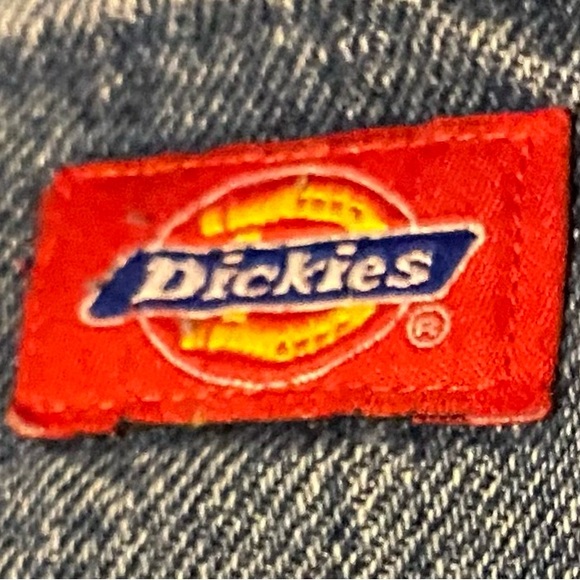 Dickies Men’s Jeans 42x30

Small rip on right leg (picture 4) - Picture 4 of 8